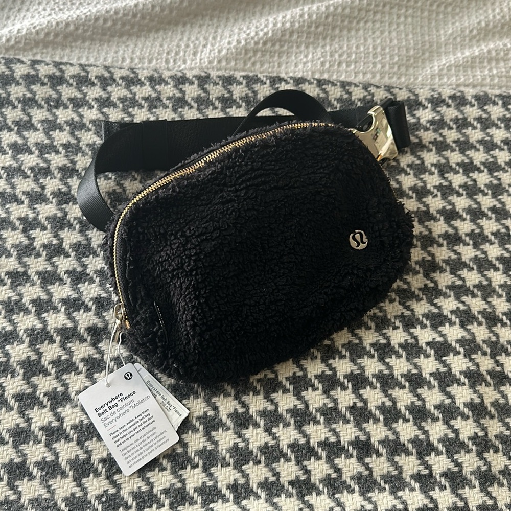 LuluLemon everywhere belt bag 1L with Metal Hardware